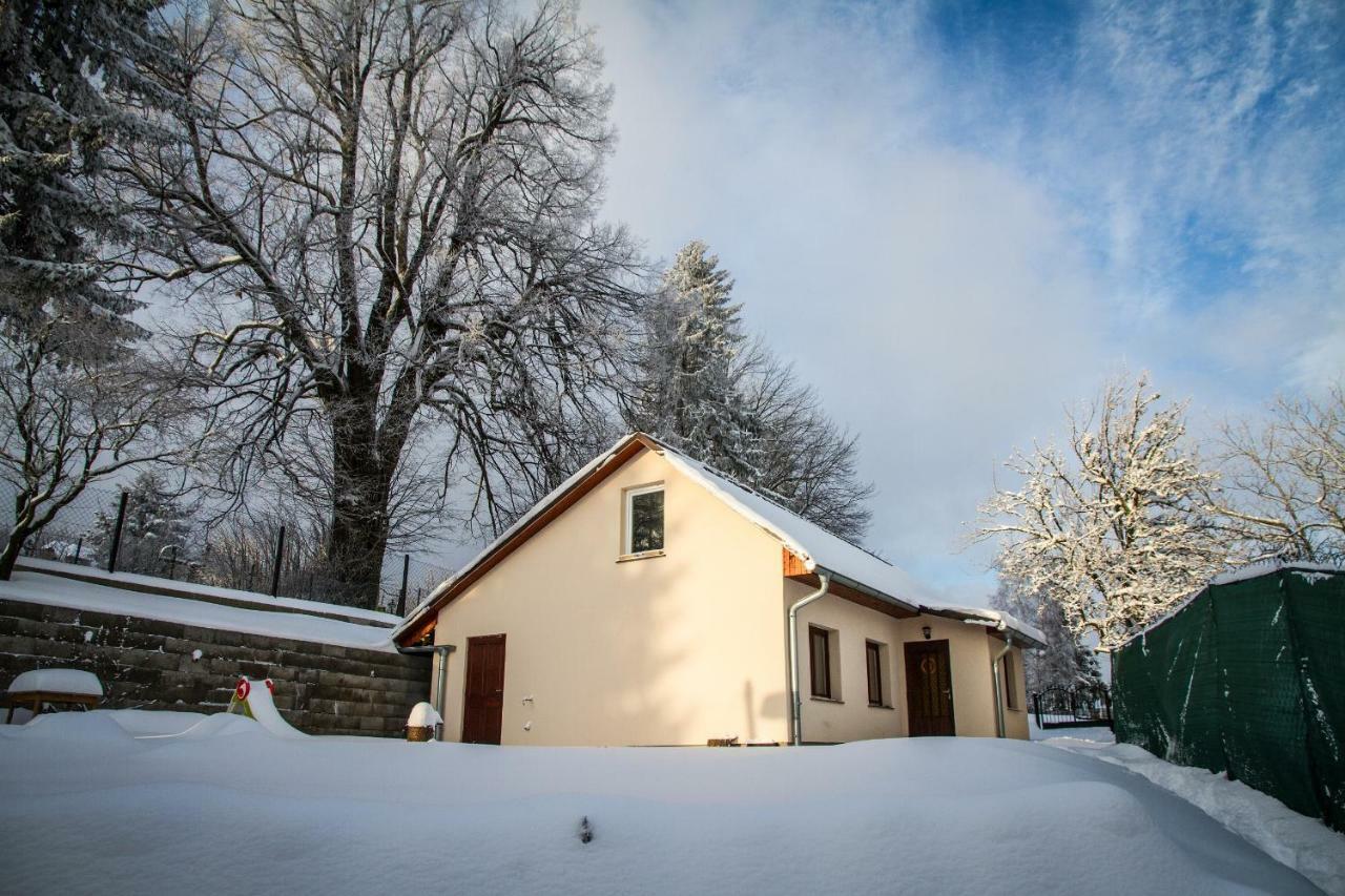 Burg Nad Banskou Stiavnicou Guest House ชเตียฟนิซเก บาเน ภายนอก รูปภาพ