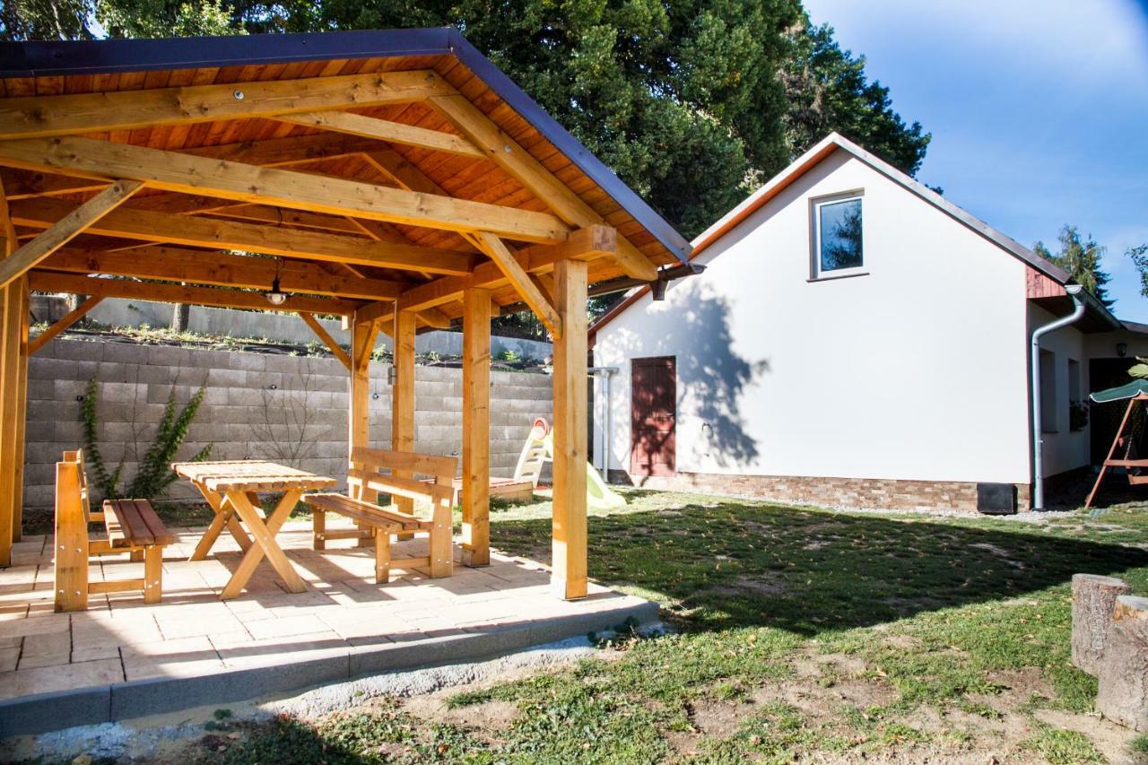 Burg Nad Banskou Stiavnicou Guest House ชเตียฟนิซเก บาเน ภายนอก รูปภาพ